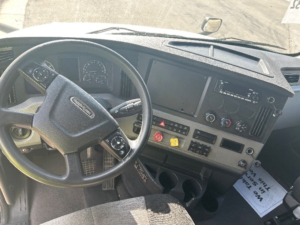 Sleeper Tractor-Heavy Duty Tractors-Freightliner-2022-T12664ST-East Chicago-IN-280,781\n\t\tmiles-$ 91,250 - Image 11