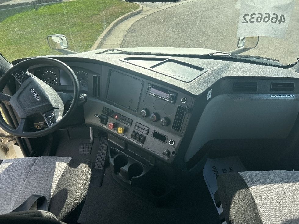 Sleeper Tractor-Heavy Duty Tractors-Freightliner-2022-T12664ST-East Chicago-IN-280,781\n\t\tmiles-$ 91,250 - Image 12