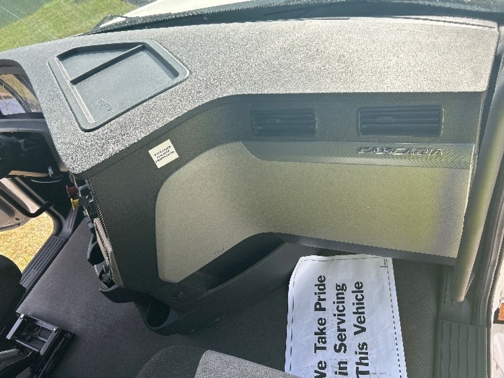 Sleeper Tractor-Heavy Duty Tractors-Freightliner-2022-T12664ST-East Chicago-IN-280,781\n\t\tmiles-$ 91,250 - Image 14