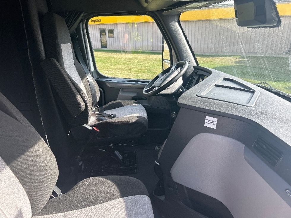 Sleeper Tractor-Heavy Duty Tractors-Freightliner-2022-T12664ST-East Chicago-IN-280,781\n\t\tmiles-$ 91,250 - Image 15