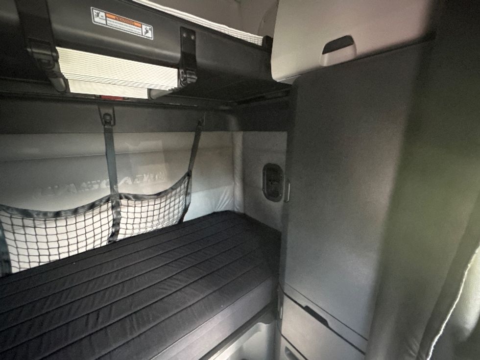 Sleeper Tractor-Heavy Duty Tractors-Freightliner-2022-T12664ST-East Chicago-IN-280,781\n\t\tmiles-$ 91,250 - Image 18