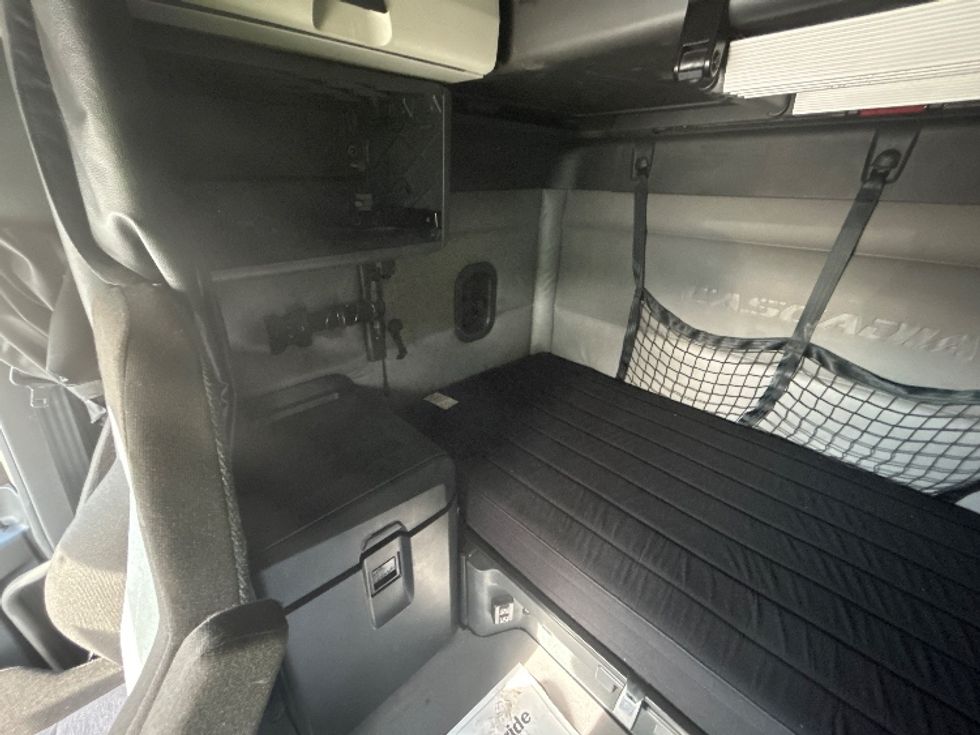 Sleeper Tractor-Heavy Duty Tractors-Freightliner-2022-T12664ST-East Chicago-IN-280,781\n\t\tmiles-$ 91,250 - Image 19