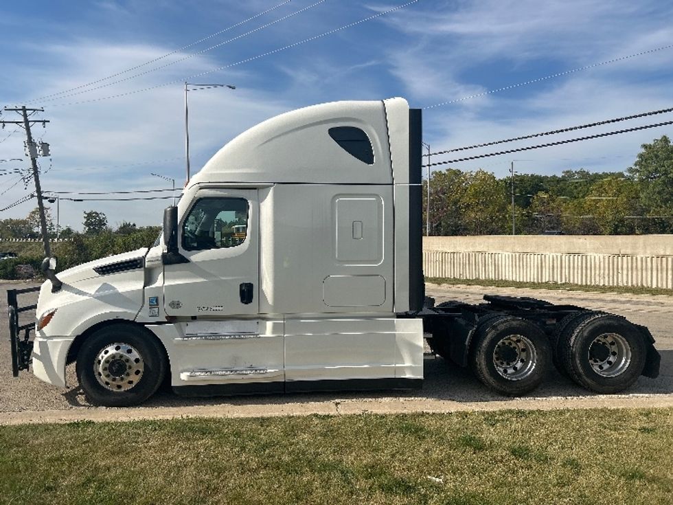 Sleeper Tractor-Heavy Duty Tractors-Freightliner-2022-T12664ST-East Chicago-IN-280,781\n\t\tmiles-$ 91,250 - Image 4