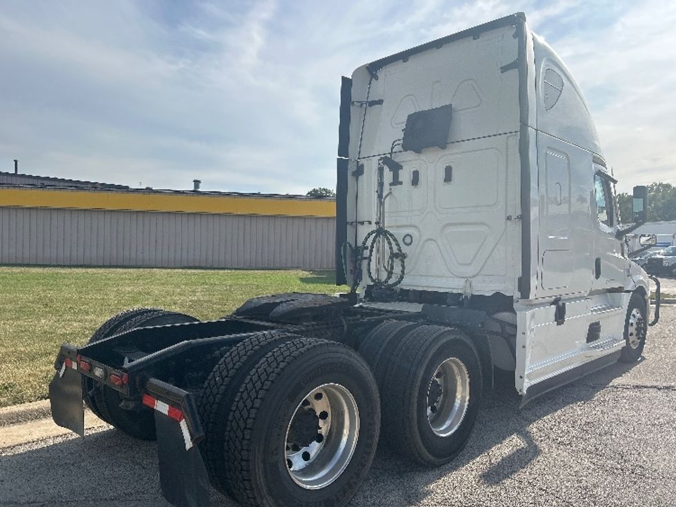 Sleeper Tractor-Heavy Duty Tractors-Freightliner-2022-T12664ST-East Chicago-IN-280,781\n\t\tmiles-$ 91,250 - Image 7