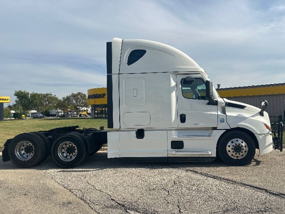 Sleeper Tractor-Heavy Duty Tractors-Freightliner-2022-T12664ST-East Chicago-IN-280,781\n\t\tmiles-$ 91,250 - Image 8