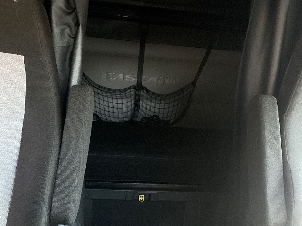 Sleeper Tractor-Heavy Duty Tractors-Freightliner-2022-T12664ST-East Chicago-IN-318,609\n\t\tmiles-$ 84,750 - Image 16