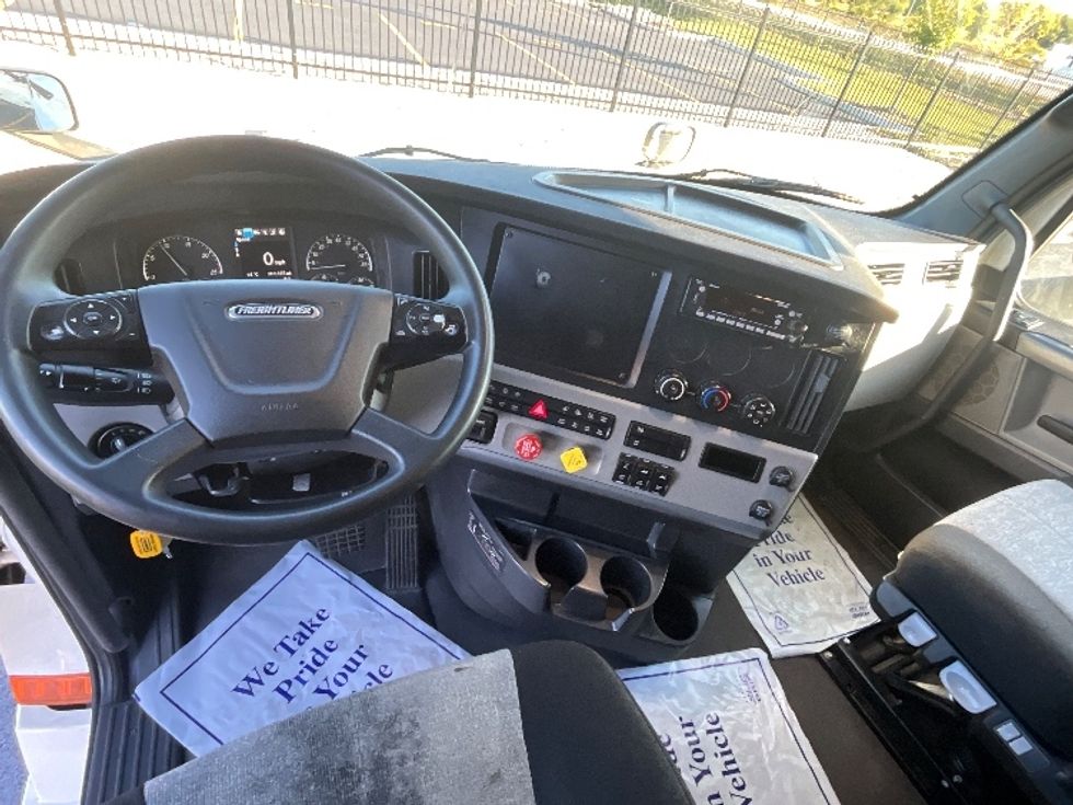 Sleeper Tractor-Heavy Duty Tractors-Freightliner-2022-T12664ST-East Chicago-IN-319,327\n\t\tmiles-$ 86,500 - Image 11