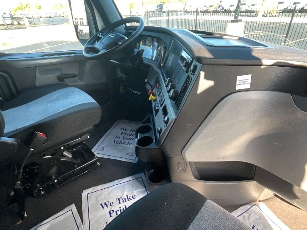 Sleeper Tractor-Heavy Duty Tractors-Freightliner-2022-T12664ST-East Chicago-IN-319,327\n\t\tmiles-$ 86,500 - Image 15