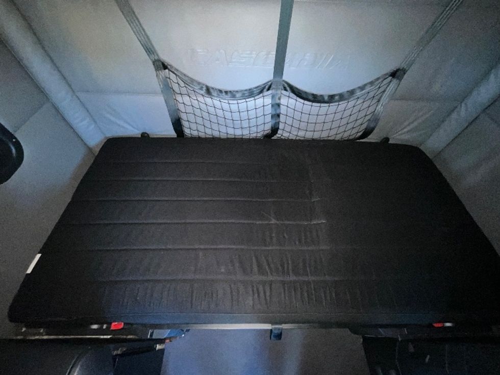 Sleeper Tractor-Heavy Duty Tractors-Freightliner-2022-T12664ST-East Chicago-IN-319,327\n\t\tmiles-$ 86,500 - Image 17