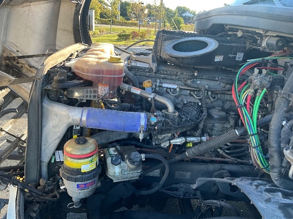 Sleeper Tractor-Heavy Duty Tractors-Freightliner-2022-T12664ST-East Chicago-IN-319,327\n\t\tmiles-$ 86,500 - Image 21