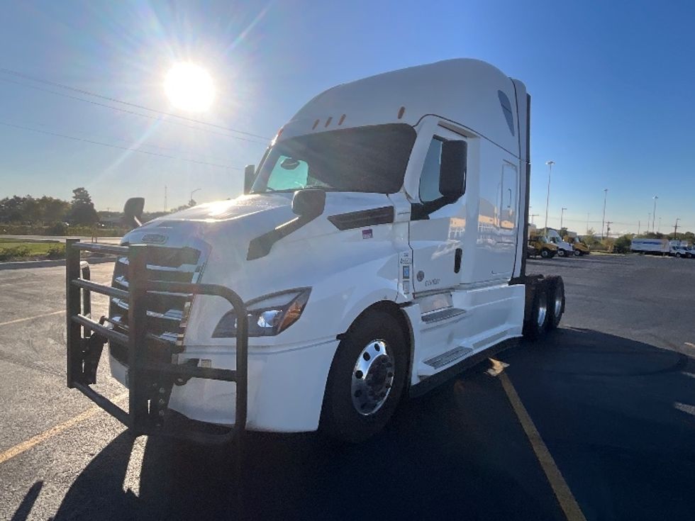 Sleeper Tractor-Heavy Duty Tractors-Freightliner-2022-T12664ST-East Chicago-IN-319,327\n\t\tmiles-$ 86,500 - Image 3