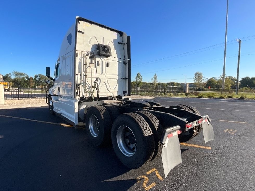 Sleeper Tractor-Heavy Duty Tractors-Freightliner-2022-T12664ST-East Chicago-IN-319,327\n\t\tmiles-$ 86,500 - Image 5