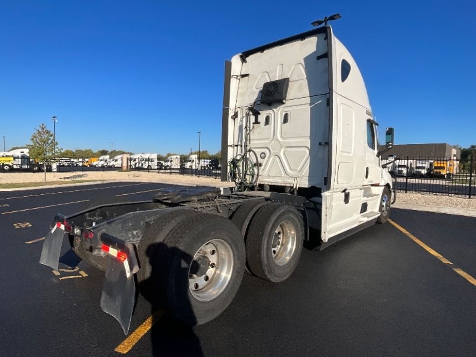 Sleeper Tractor-Heavy Duty Tractors-Freightliner-2022-T12664ST-East Chicago-IN-319,327\n\t\tmiles-$ 86,500 - Image 7