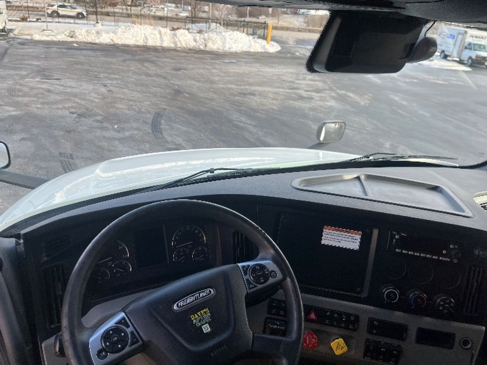 Sleeper Tractor-Heavy Duty Tractors-Freightliner-2022-T12664ST-East Chicago-IN-325,239\n\t\tmiles-$ 80,750 - Image 11