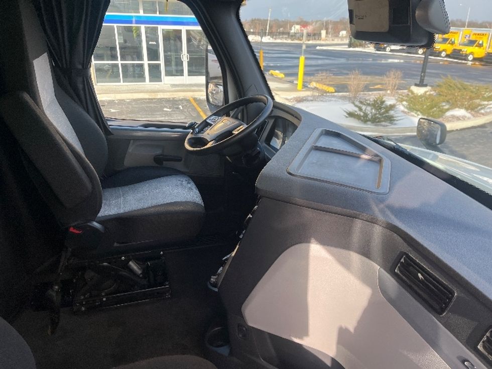 Sleeper Tractor-Heavy Duty Tractors-Freightliner-2022-T12664ST-East Chicago-IN-325,239\n\t\tmiles-$ 80,750 - Image 15