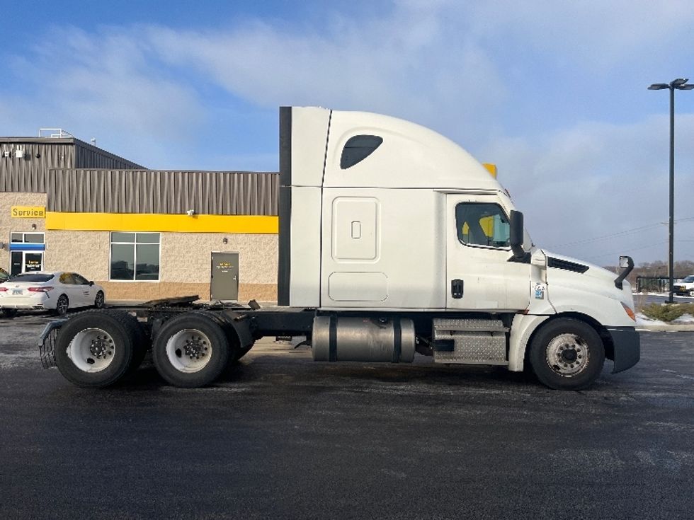 Sleeper Tractor-Heavy Duty Tractors-Freightliner-2022-T12664ST-East Chicago-IN-325,239\n\t\tmiles-$ 80,750 - Image 8