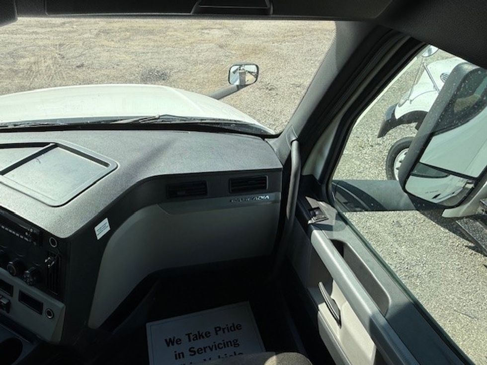 Sleeper Tractor-Heavy Duty Tractors-Freightliner-2022-T12664ST-East Chicago-IN-325,362\n\t\tmiles-$ 84,000 - Image 14