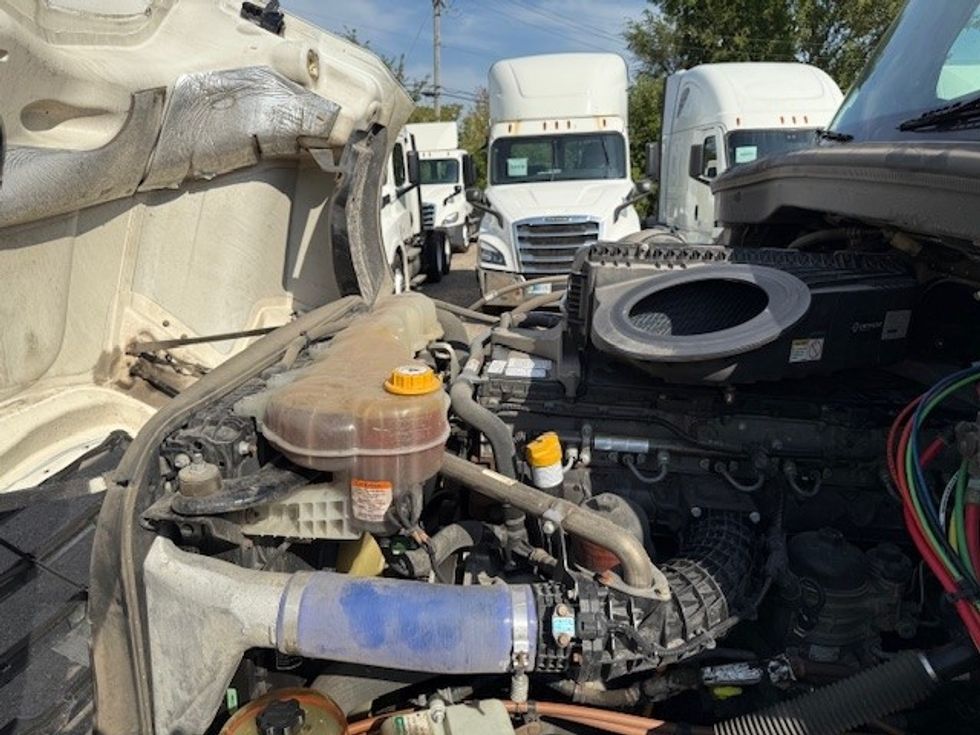 Sleeper Tractor-Heavy Duty Tractors-Freightliner-2022-T12664ST-East Chicago-IN-325,362\n\t\tmiles-$ 84,000 - Image 20