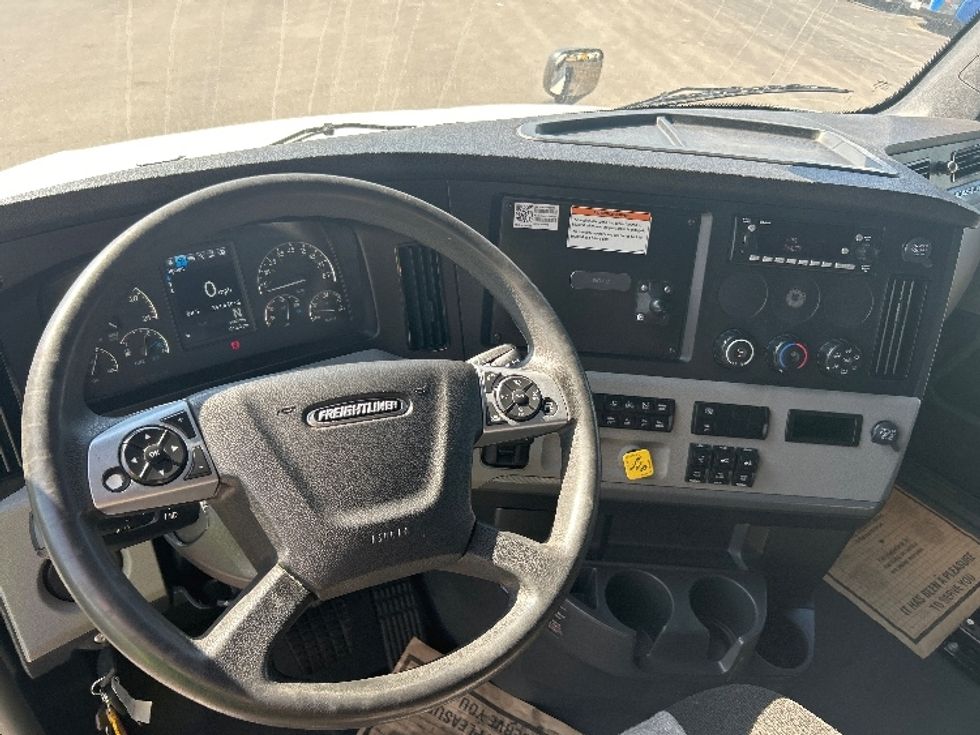Sleeper Tractor-Heavy Duty Tractors-Freightliner-2022-T12664ST-East Chicago-IN-341,439\n\t\tmiles-$ 84,000 - Image 11