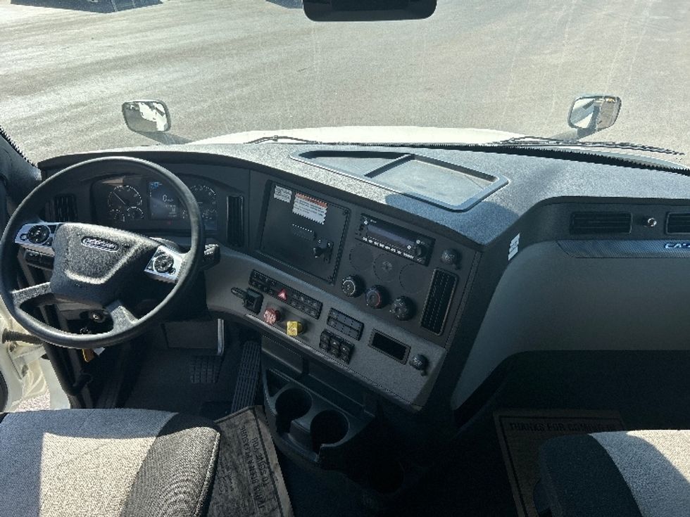 Sleeper Tractor-Heavy Duty Tractors-Freightliner-2022-T12664ST-East Chicago-IN-341,439\n\t\tmiles-$ 84,000 - Image 12