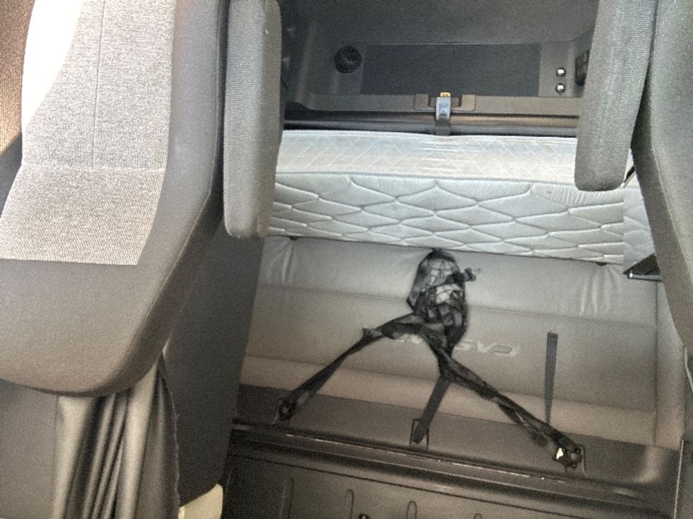 Sleeper Tractor-Heavy Duty Tractors-Freightliner-2022-T12664ST-East Chicago-IN-341,439\n\t\tmiles-$ 84,000 - Image 16