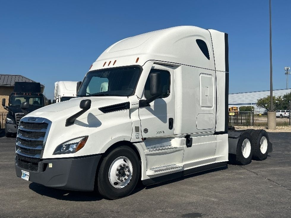 Sleeper Tractor-Heavy Duty Tractors-Freightliner-2022-T12664ST-East Chicago-IN-341,439\n\t\tmiles-$ 84,000 - Image 3