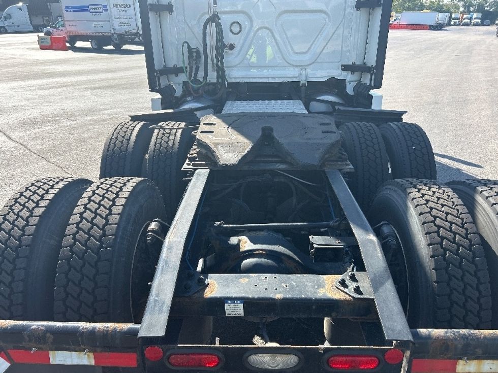 Sleeper Tractor-Heavy Duty Tractors-Freightliner-2022-T12664ST-East Chicago-IN-341,439\n\t\tmiles-$ 84,000 - Image 6