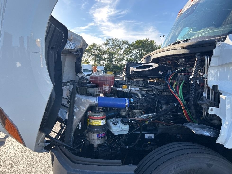 Sleeper Tractor-Heavy Duty Tractors-Freightliner-2022-T12664ST-East Chicago-IN-341,499\n\t\tmiles-$ 84,000 - Image 21