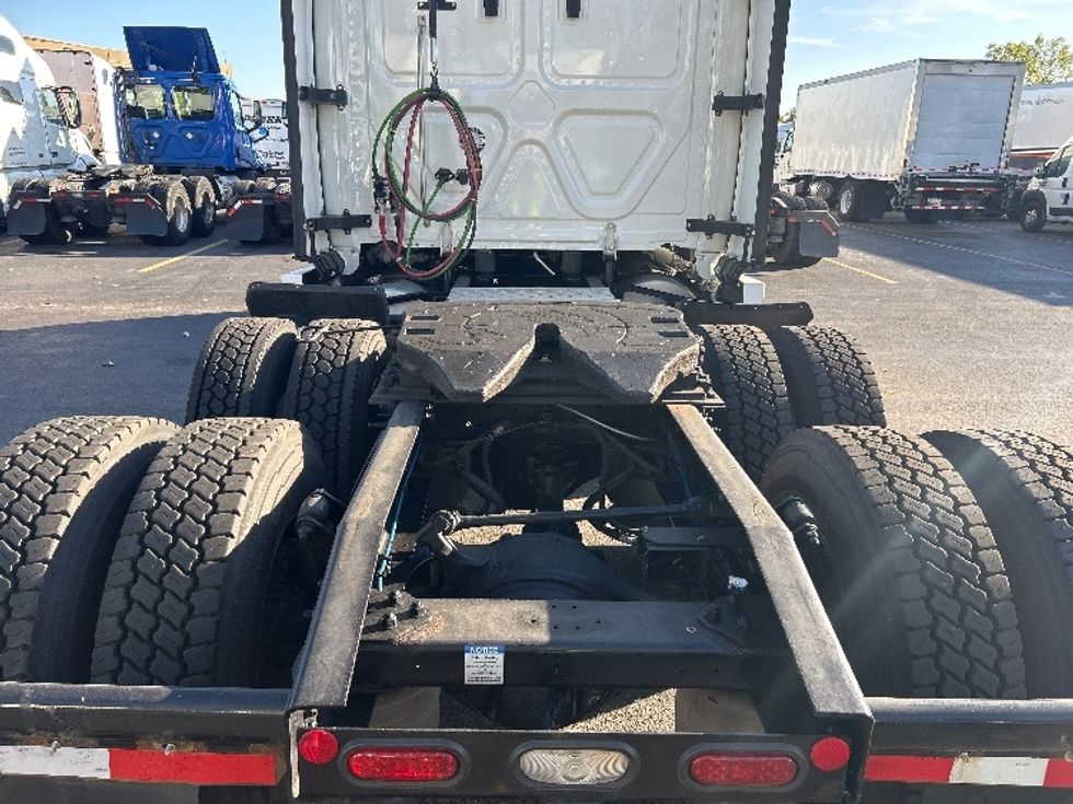 Sleeper Tractor-Heavy Duty Tractors-Freightliner-2022-T12664ST-East Chicago-IN-341,499\n\t\tmiles-$ 84,000 - Image 6