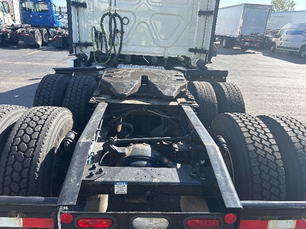 Sleeper Tractor-Heavy Duty Tractors-Freightliner-2022-T12664ST-East Chicago-IN-343,096\n\t\tmiles-$ 84,000 - Image 6