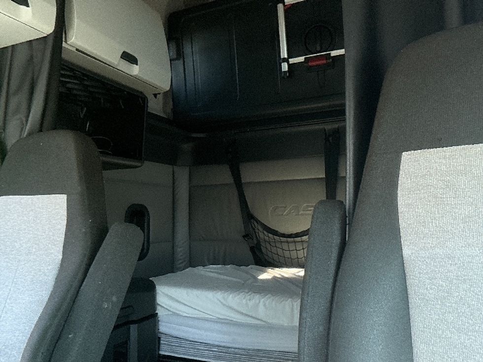 Sleeper Tractor-Heavy Duty Tractors-Freightliner-2022-T12664ST-East Chicago-IN-350,060\n\t\tmiles-$ 83,250 - Image 19