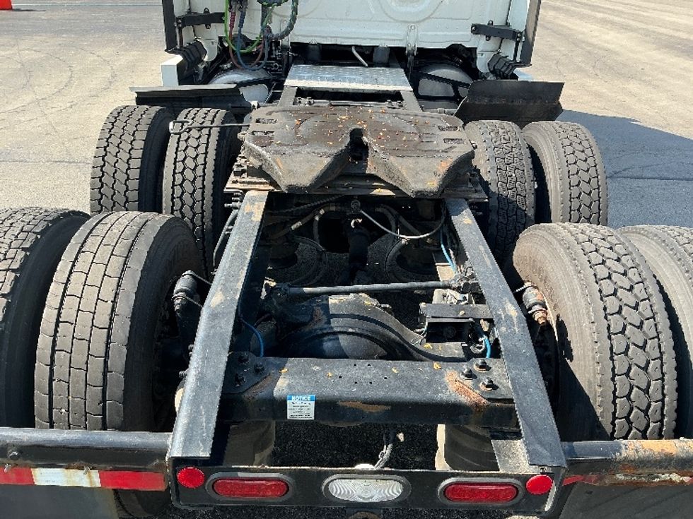 Sleeper Tractor-Heavy Duty Tractors-Freightliner-2022-T12664ST-East Chicago-IN-350,060\n\t\tmiles-$ 83,250 - Image 6