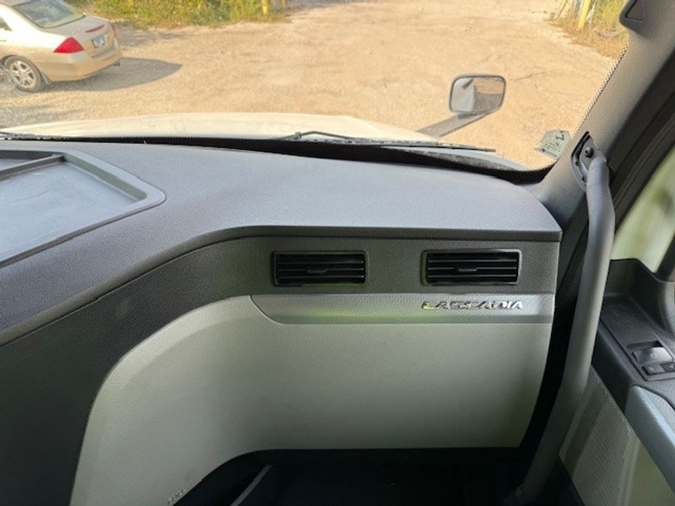 Sleeper Tractor-Heavy Duty Tractors-Freightliner-2022-T12664ST-East Chicago-IN-362,726\n\t\tmiles-$ 83,000 - Image 14