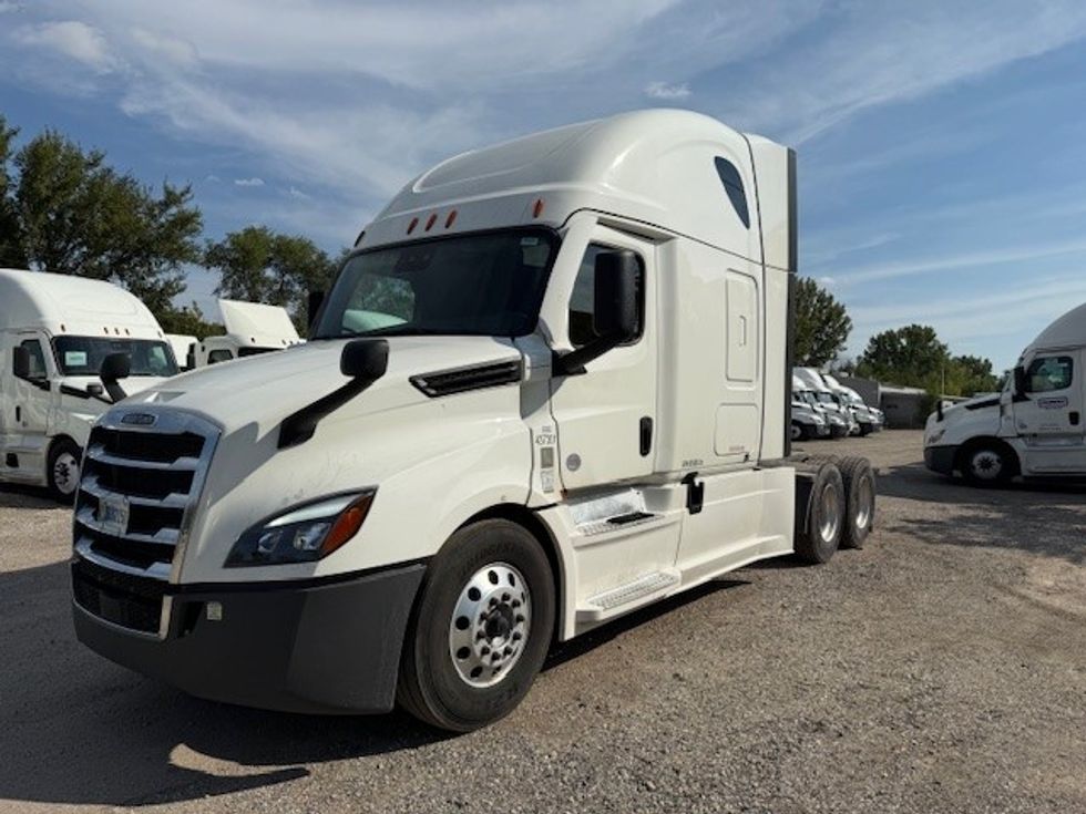 Sleeper Tractor-Heavy Duty Tractors-Freightliner-2022-T12664ST-East Chicago-IN-362,726\n\t\tmiles-$ 83,000 - Image 3