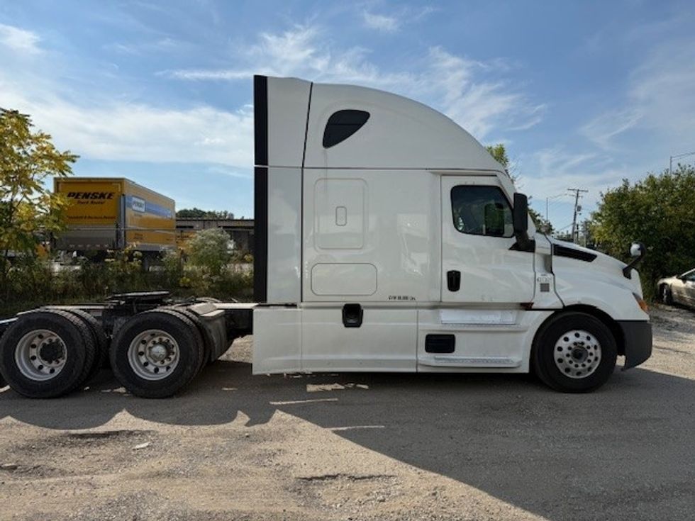 Sleeper Tractor-Heavy Duty Tractors-Freightliner-2022-T12664ST-East Chicago-IN-362,726\n\t\tmiles-$ 83,000 - Image 8