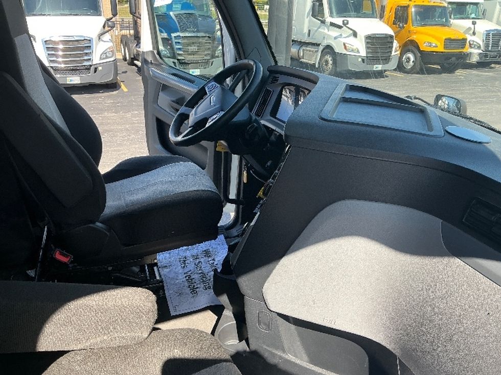 Sleeper Tractor-Heavy Duty Tractors-Freightliner-2022-T12664ST-East Chicago-IN-366,344\n\t\tmiles-$ 81,250 - Image 15