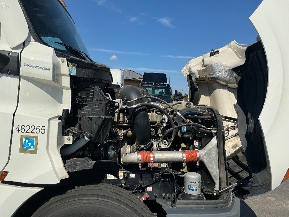 Sleeper Tractor-Heavy Duty Tractors-Freightliner-2022-T12664ST-East Chicago-IN-366,344\n\t\tmiles-$ 81,250 - Image 20