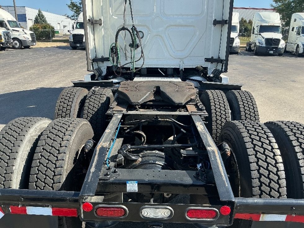 Sleeper Tractor-Heavy Duty Tractors-Freightliner-2022-T12664ST-East Chicago-IN-366,344\n\t\tmiles-$ 81,250 - Image 6