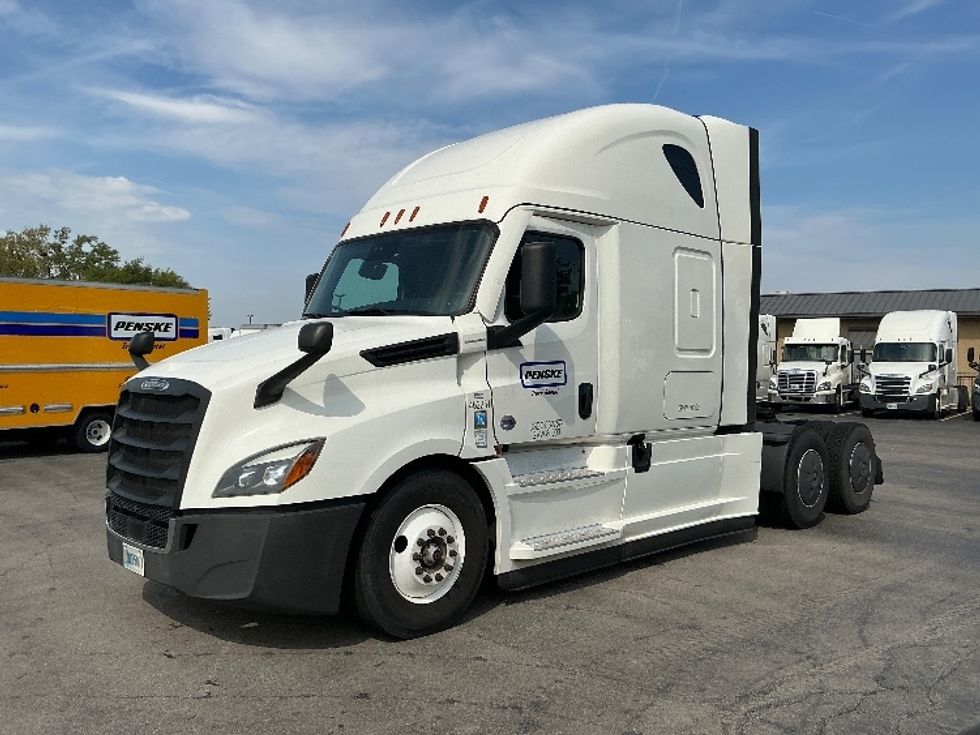 Sleeper Tractor-Heavy Duty Tractors-Freightliner-2022-T12664ST-East Chicago-IN-367,646\n\t\tmiles-$ 81,000 - Image 3