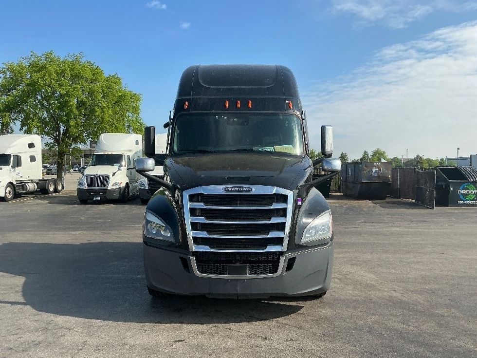 Sleeper Tractor-Heavy Duty Tractors-Freightliner-2022-T12664ST-East Chicago-IN-382,973\n\t\tmiles-$ 80,250 - Image 2