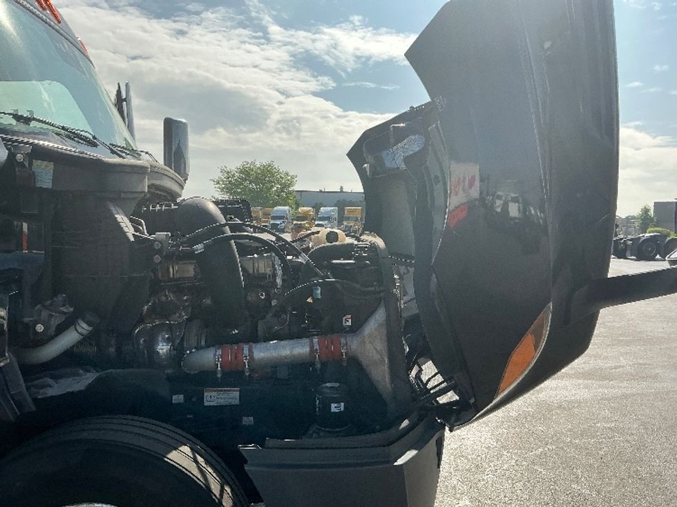 Sleeper Tractor-Heavy Duty Tractors-Freightliner-2022-T12664ST-East Chicago-IN-382,973\n\t\tmiles-$ 80,250 - Image 20