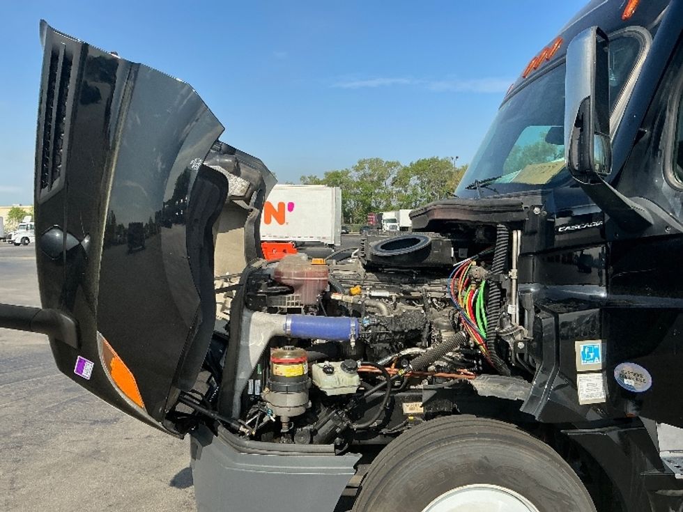 Sleeper Tractor-Heavy Duty Tractors-Freightliner-2022-T12664ST-East Chicago-IN-382,973\n\t\tmiles-$ 80,250 - Image 21