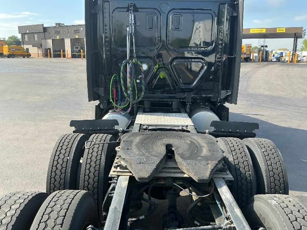 Sleeper Tractor-Heavy Duty Tractors-Freightliner-2022-T12664ST-East Chicago-IN-382,973\n\t\tmiles-$ 80,250 - Image 6