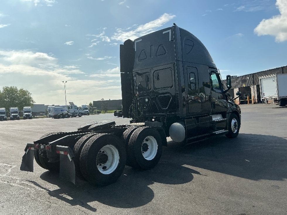Sleeper Tractor-Heavy Duty Tractors-Freightliner-2022-T12664ST-East Chicago-IN-382,973\n\t\tmiles-$ 80,250 - Image 7