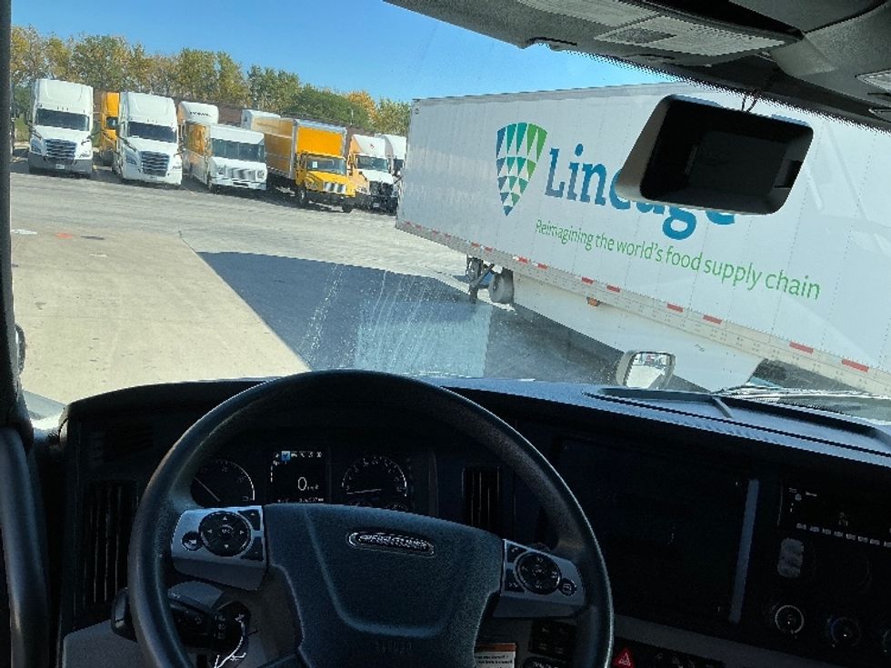 Sleeper Tractor-Heavy Duty Tractors-Freightliner-2022-T12664ST-East Chicago-IN-396,538\n\t\tmiles-$ 78,250 - Image 11