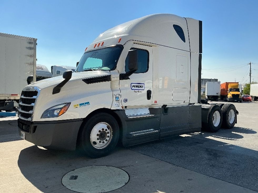 Sleeper Tractor-Heavy Duty Tractors-Freightliner-2022-T12664ST-East Chicago-IN-396,538\n\t\tmiles-$ 78,250 - Image 3