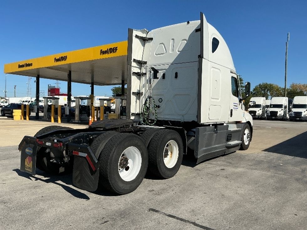 Sleeper Tractor-Heavy Duty Tractors-Freightliner-2022-T12664ST-East Chicago-IN-396,538\n\t\tmiles-$ 78,250 - Image 7