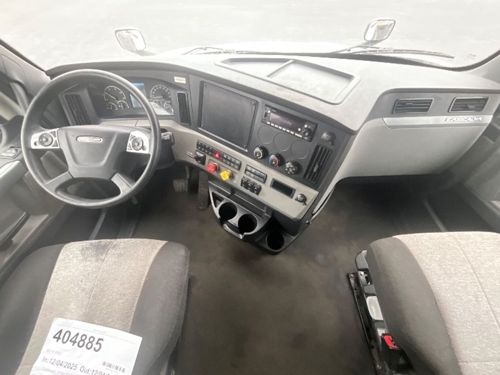 Sleeper Tractor-Heavy Duty Tractors-Freightliner-2022-T12664ST-East Chicago-IN-400,988\n\t\tmiles-$ 75,750 - Image 12