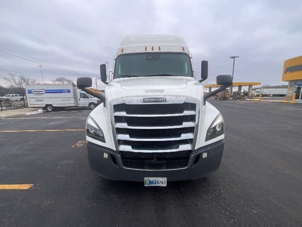Sleeper Tractor-Heavy Duty Tractors-Freightliner-2022-T12664ST-East Chicago-IN-400,988\n\t\tmiles-$ 75,750 - Image 2