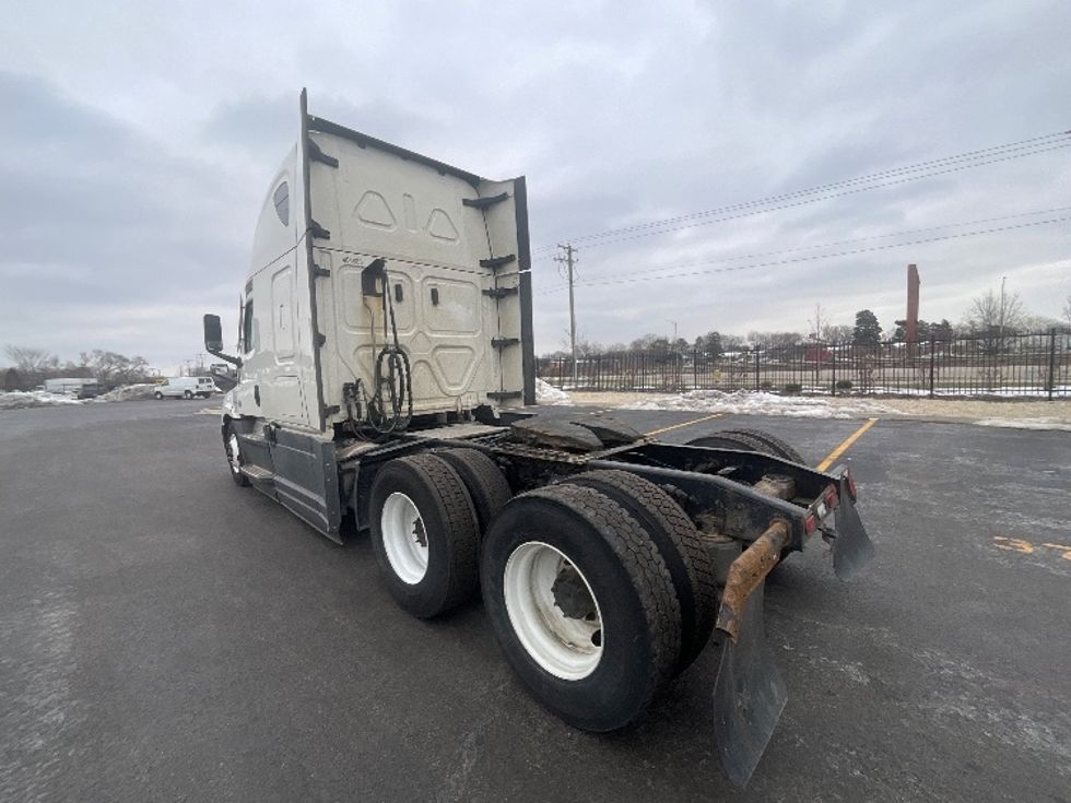 Sleeper Tractor-Heavy Duty Tractors-Freightliner-2022-T12664ST-East Chicago-IN-400,988\n\t\tmiles-$ 75,750 - Image 5